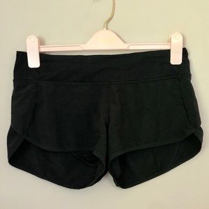LULULEMON SPEED IT UP SHORT 2.5” BLACK SIZE 6